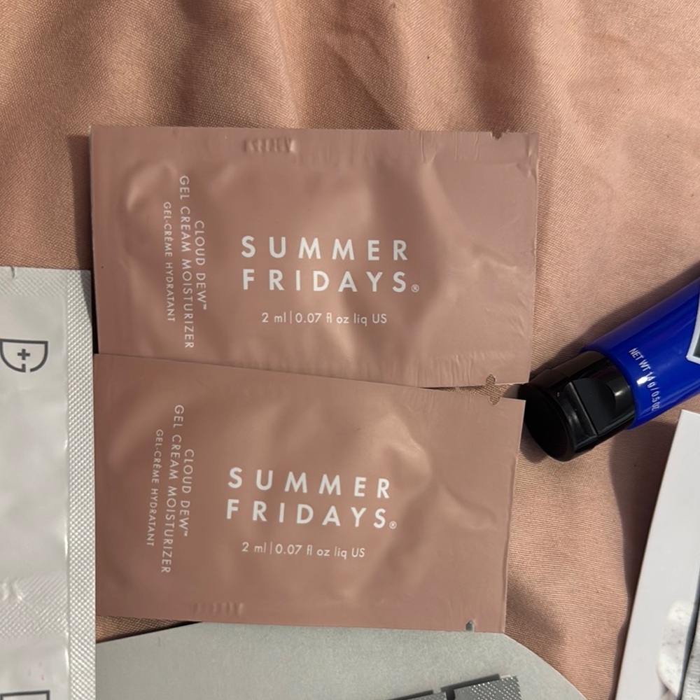 Assorted Skincare Sample Set - Picture 5 of 9